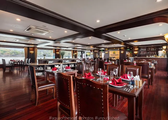 Aqua Of The Seas Cruise Botel Hạ Long
